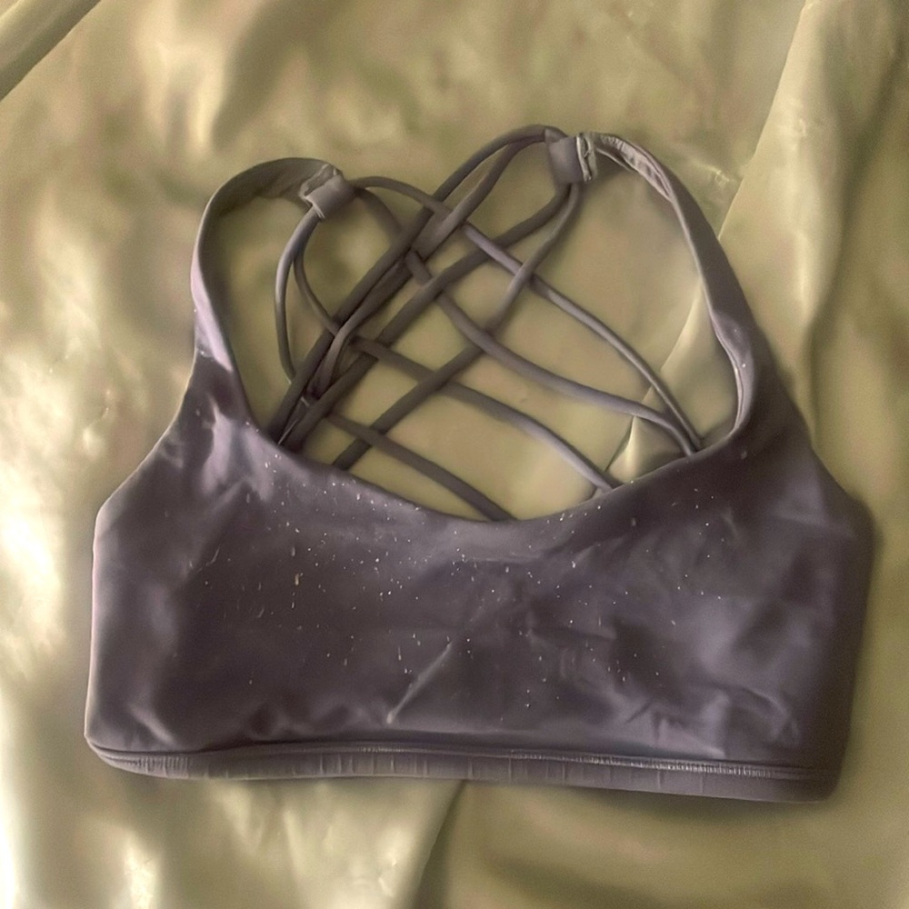 Lululemon sports bra size small. Super cute!